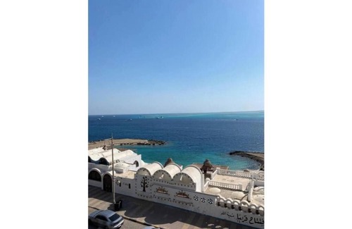 Sakkala Apartment | Sunny Hurghada Beachfront Home with Pool