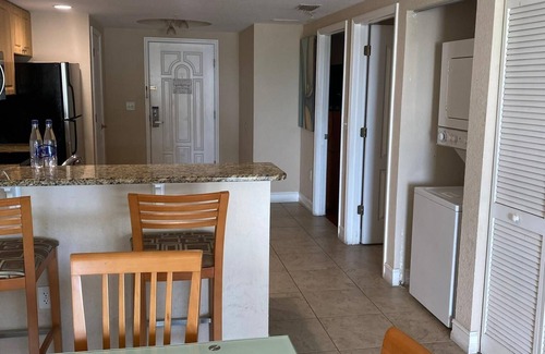 Treasure Island Condo | Sunny Island Condo – 2BR, Pool, Parking & Beach