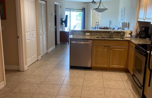Treasure Island Condo | Sunny Island Condo – 2BR, Pool, Parking & Beach