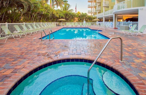 Treasure Island Condo | Sunny Island Condo – 2BR, Pool, Parking & Beach