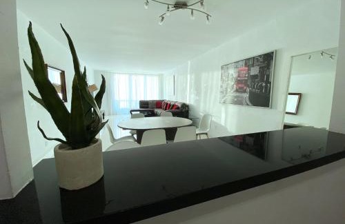 Sunny Isles Beach Apartment | Sunny Isles Condo Resort 14th floor Intracoastal view!