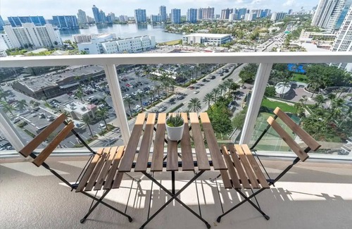 Sunny Isles Beach House | SUNNY ISLES MIAMI - Beach Front Resort