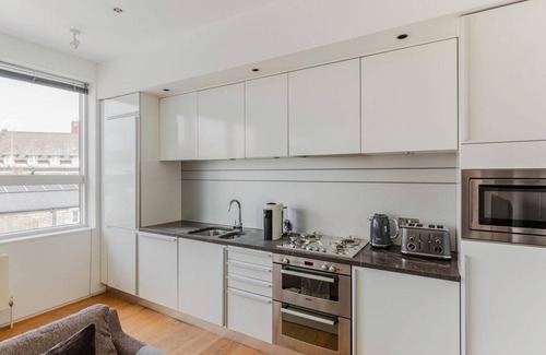 King's Cross Apartment | Sunny King's Cross 1BR, close to KC Station & Tech HQ, by Blueground
