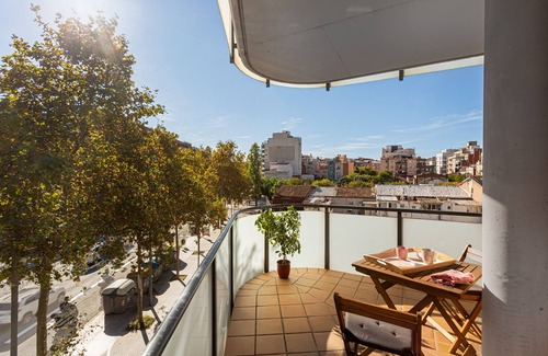 El Clot Apartment | Sunny & large terrace in couzy apartment big connection internet free