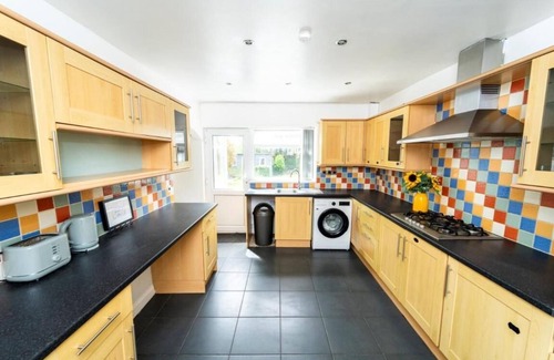 Leicester House | Sunny Lodge in Anstey - Spacious 3 Bedroom Home