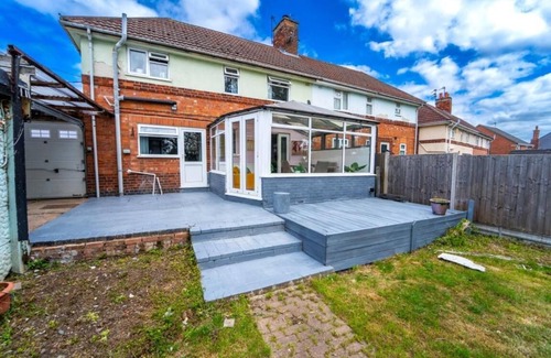 Leicester House | Sunny Lodge in Anstey - Spacious 3 Bedroom Home