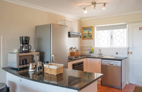 Muizenberg Apartment | Sunny Luxury Seaview Apartment