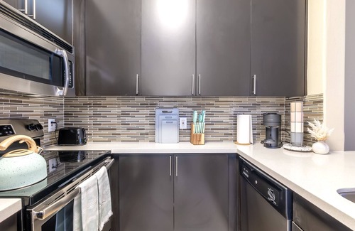 Del Rey Apartment | Sunny Marina Hideout | King Bed | Pool Access