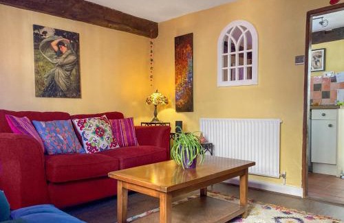 Acton House | Sunny Meadow Cottage