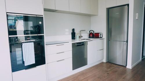 Newtown Apartment | Sunny modern 2br Apartment next to Hospital