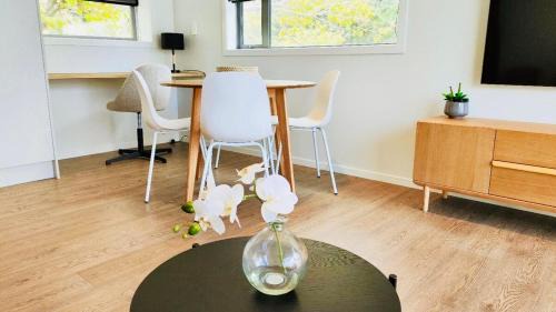 Newtown Apartment | Sunny modern 2br Apartment next to Hospital
