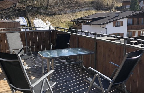 Kitzbuehel Apartment | Sunny, modern mountain apartment with large balcony facing south-west centrally