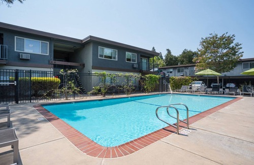 Mountain View Apartment | Sunny Mountain View 2BR w/Pool, Gym, BBQ, 5 min to Target, by Blueground