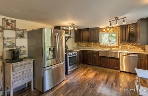Millville House | Sunny Oaks lodge 4BR 2BA private entire lodge