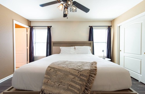 Canyon Trails House | Sunny Oasis Retreat - by HomeSlice Stays