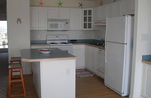 Emerald Isle Condo | Sunny, ocean view, open weeks