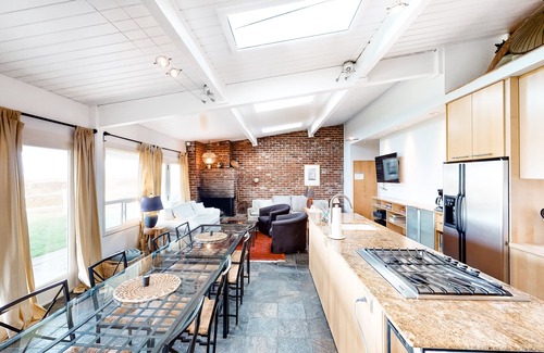 Gearhart Condo | Sunny Oceanfront Condo w/Great Views & Amazing Beach Access