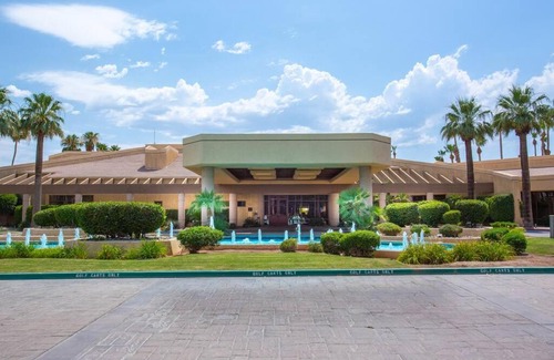 Palm Desert House | Sunny Palm Desert Escape on Golf Course