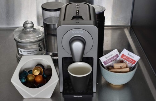 Auckland Central Business District Apartment | Sunny Peaceful Urban Place with Air Con & Carpark