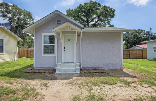 South Pensacola Cottage | Sunny Pensacola Studio Near Beach & Downtown