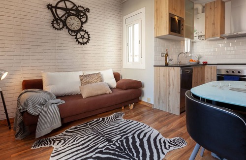El Guinardo Apartment | Sunny Penthouse 2 bedroom townhouse