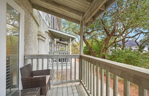 Demere Park Condo | Sunny Pool, 1 mile to the Beach, new TVs, 5 Balconies, and Private Elevator!
