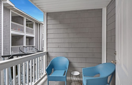 Demere Park Condo | Sunny Pool, 1 mile to the Beach, new TVs, 5 Balconies, and Private Elevator!