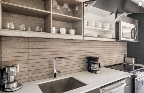 Crystal City Apartment | Sunny Potomac Yard 1BR w/Concierge & Lounge, nr Airport, by Blueground