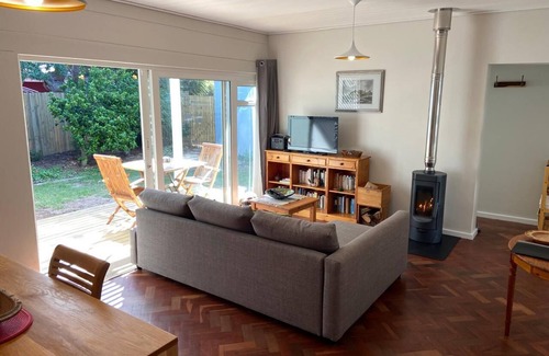 Milnerton Cottage | Sunny private one bedroom cottage with cozy fireplace,10km from CBD & waterfront