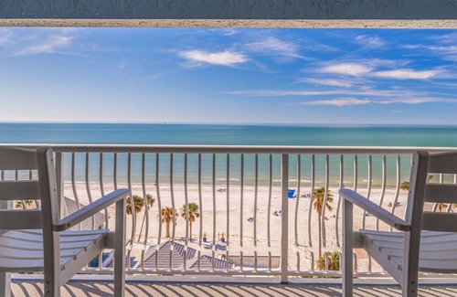Redington Shores Condo | Sunny Retreat on Pristine Beach - Redington Shores