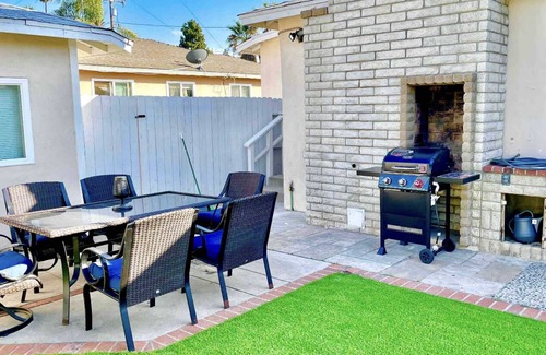 Midway House | Sunny San Diego Retreat!