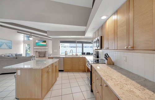 Palm Harbor House | Sunny Sanctuary W Salt Water Pool & Game Room! 10 minutes to beach