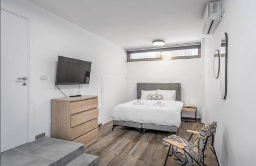 Kerem HaTeimanim Apartment | Sunny Sea View by Sea U TLV