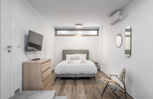 Kerem HaTeimanim Apartment | Sunny Sea View by Sea U TLV