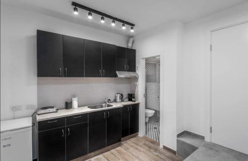 Kerem HaTeimanim Apartment | Sunny Sea View by Sea U TLV