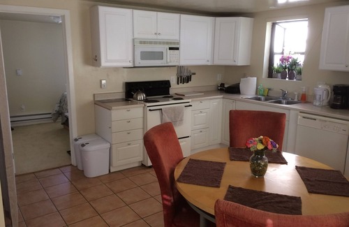 Seaside Cottage | Sunny Seaside cottage with ocean view