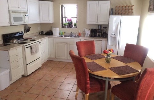 Seaside Cottage | Sunny Seaside cottage with ocean view