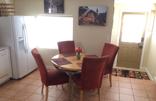 Seaside Cottage | Sunny Seaside cottage with ocean view