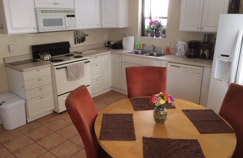 Seaside Cottage | Sunny Seaside cottage with ocean view