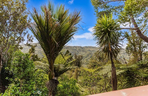 Bethells Beach House | Sunny, Sheltered And Minutes From The Beach