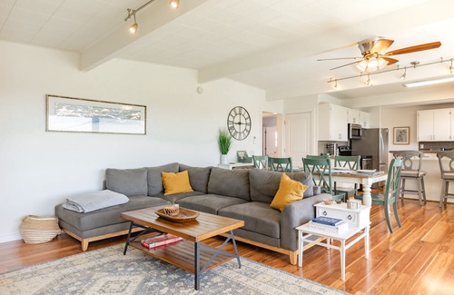 Freeland House | Sunny Side Island Retreat by AvantStay | Backyard