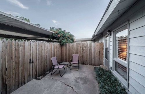 Bowie House | Sunny Side Town Home - 2BR/2BA - Seasonal Pool