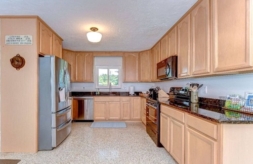 Greater Pinellas Point House | Sunny Side Up! Spacious retro pool home w spa