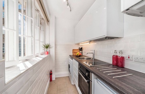 Soho Apartment | Sunny Soho Carnaby Home | Quiet street 20 sec to shops | Parking