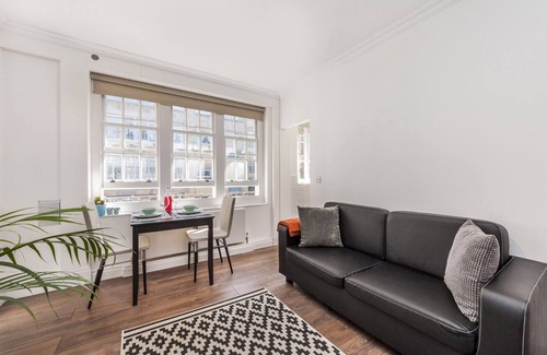 Soho Apartment | Sunny Soho Carnaby Home | Quiet street 20 sec to shops | Parking