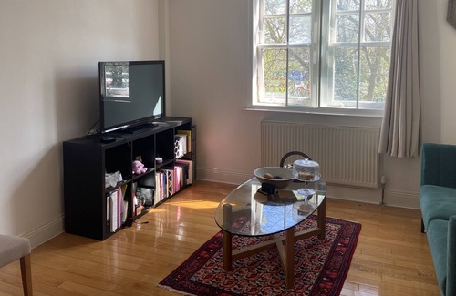 Brondesbury Apartment | Sunny & Spacious 2bed 2bath central location