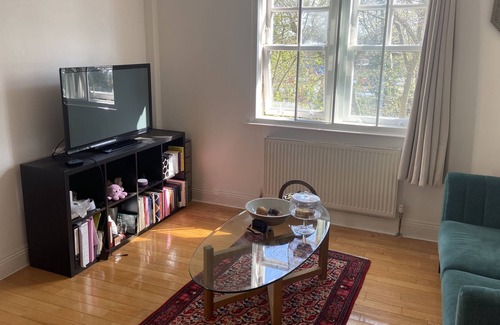 Brondesbury Apartment | Sunny & Spacious 2bed 2bath central location