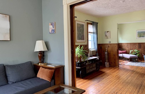 Stockade Historic District Apartment | Sunny Spacious 2nd Fl home near Union College, Proctors, Ellis