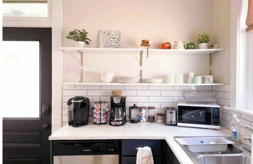 Mosby Apartment | Sunny, Spacious Suite Green & Shaded Backyard