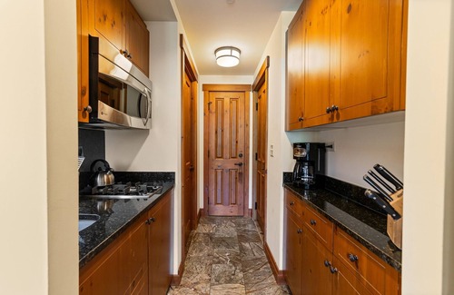 Stowe Area Apartment | Sunny Spruce Studio in the Lodge at Spruce Peak